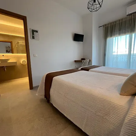 De Llanos Guest house *