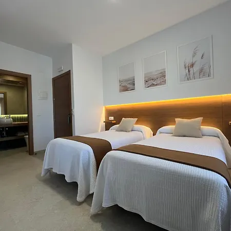 De Llanos Hostel *